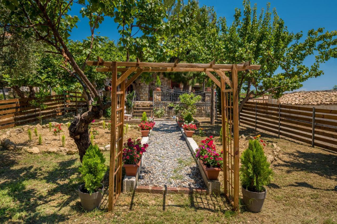 Casa Petra - Stone Cottage Farmhouses アルガッシ エクステリア 写真