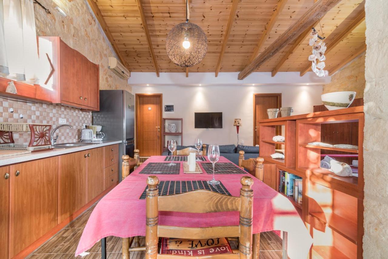 Casa Petra - Stone Cottage Farmhouses アルガッシ エクステリア 写真
