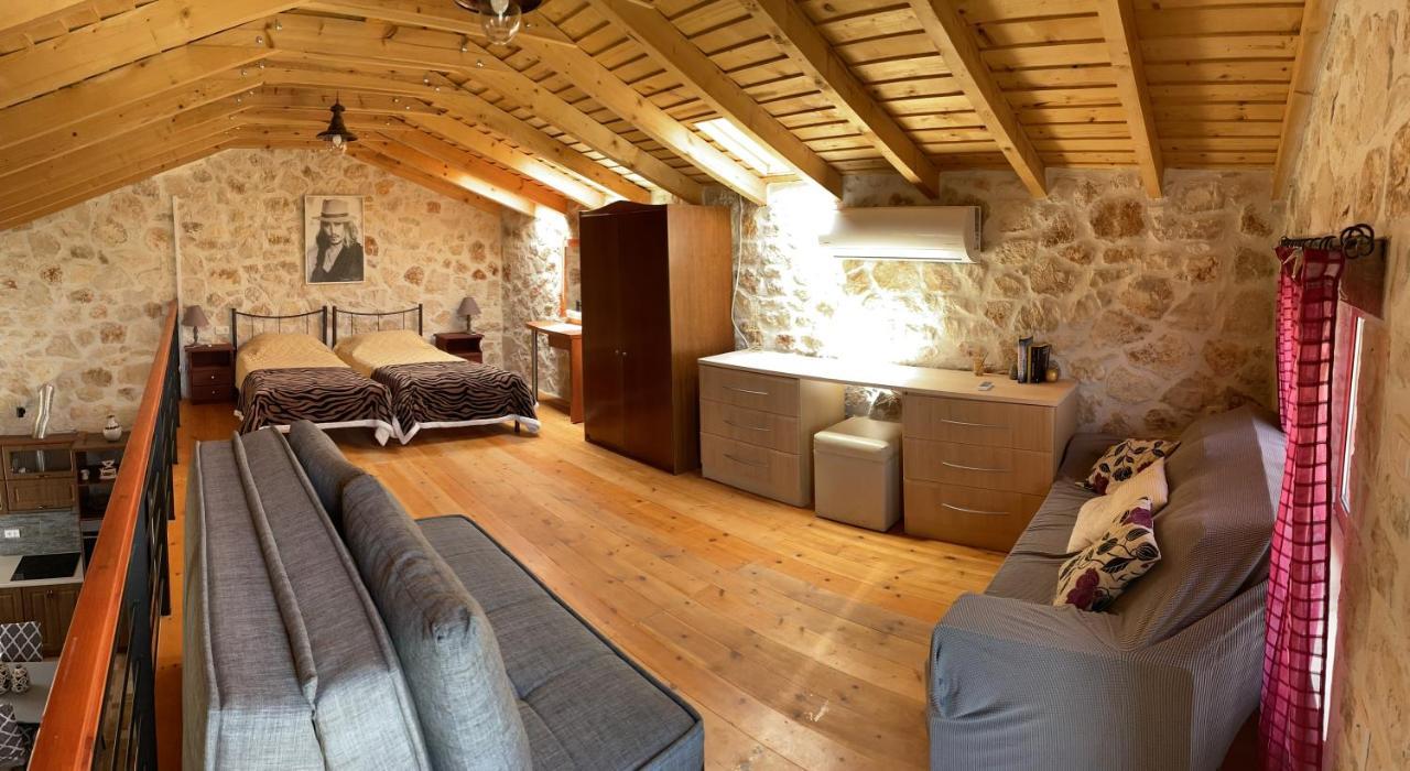 Casa Petra - Stone Cottage Farmhouses アルガッシ エクステリア 写真