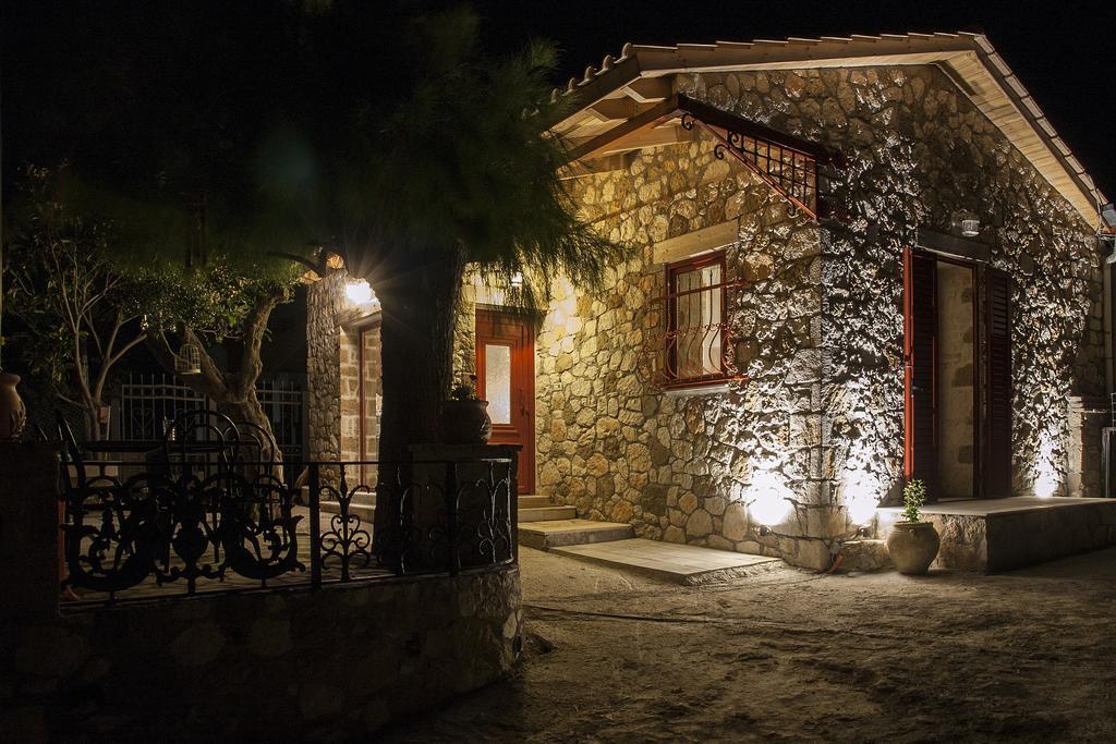 Casa Petra - Stone Cottage Farmhouses アルガッシ エクステリア 写真